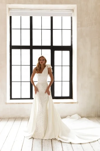 Davina By Eva Lendel Price Range: $2999.00 - $6300.00 $1 Ivory thumbnail