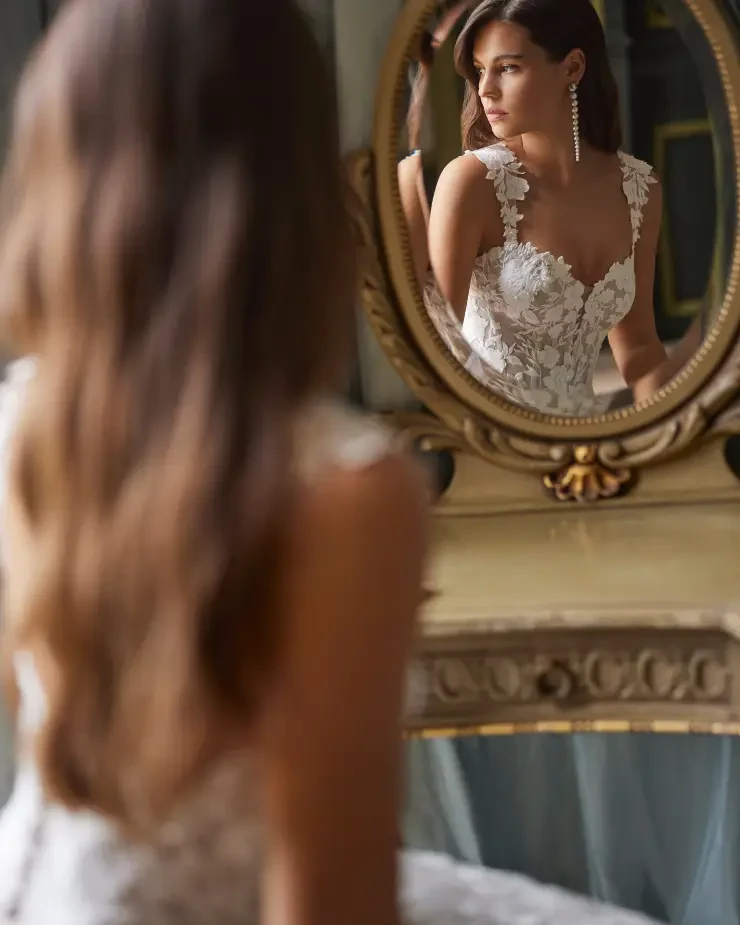 Vannia By Rosa Clara Price Range: $2999.99 - $7750.00 #3 default Natural picture