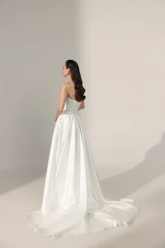 Seann By Ariamo Price Range: $1899.00 - $4400.00 $2 Metallic Satin Ivory thumbnail