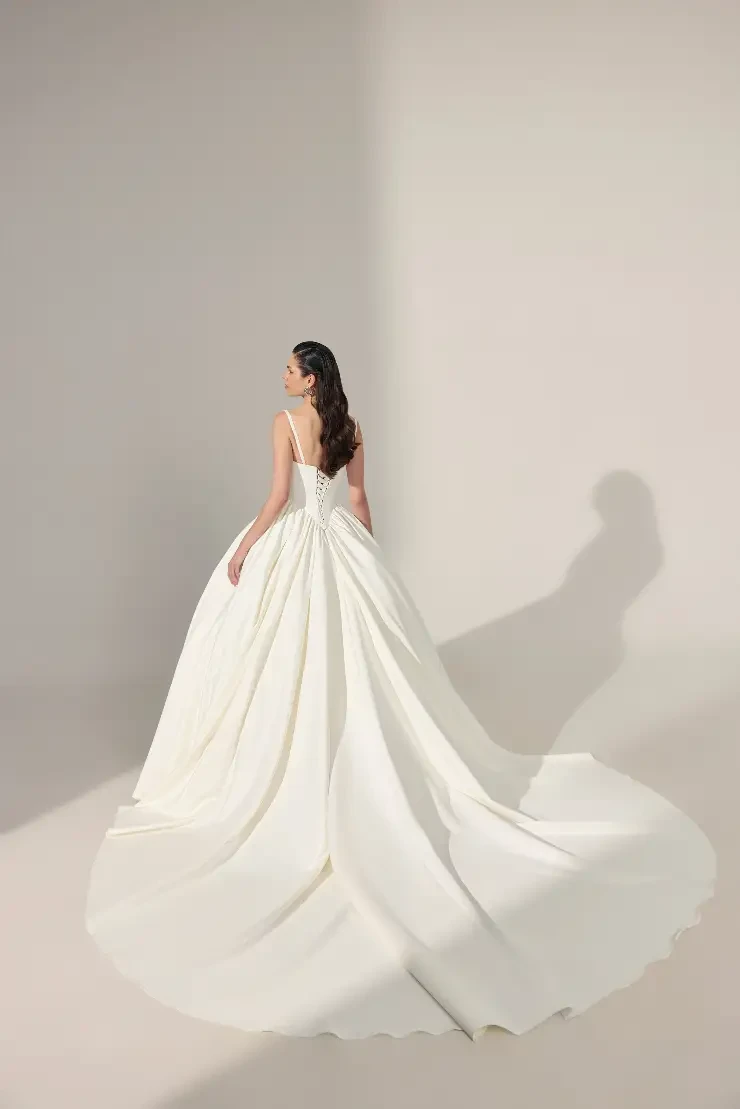 Anastasia By Ariamo Price Range: $1899.00 - $4400.00 #2 default Ivory picture