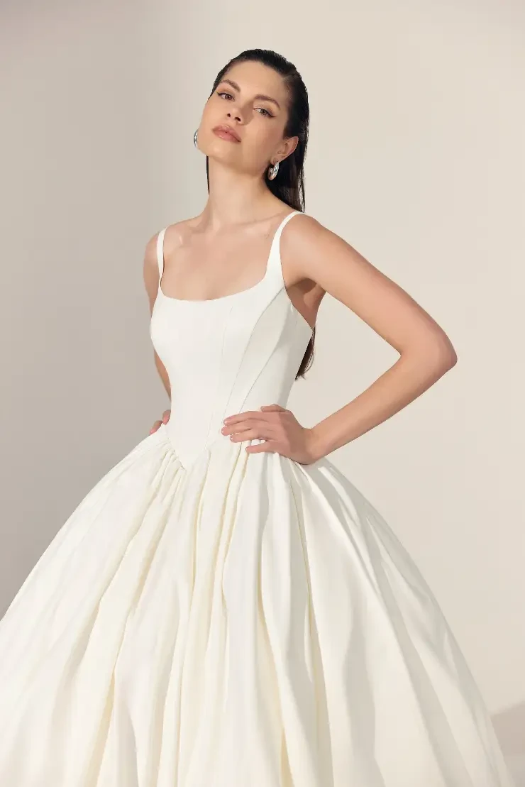 Anastasia By Ariamo Price Range: $1899.00 - $4400.00 #0 default Ivory picture
