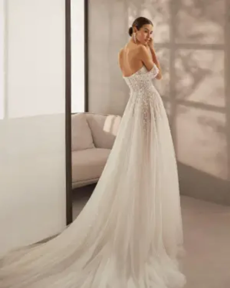 Cavin By Rosa Clara Price Range: $2999.99 - $7750.00 #1 default Natural/Nacre picture