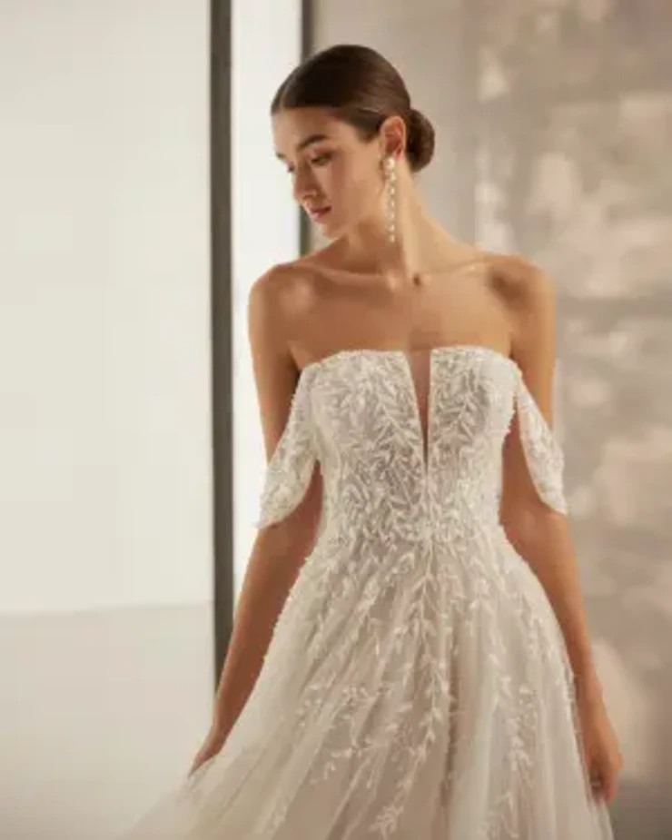 Cavin By Rosa Clara Price Range: $2999.99 - $7750.00 #0 default Natural/Nacre picture