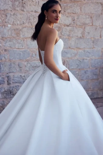 Elli By Sophia Tolli $5 default Ivory thumbnail