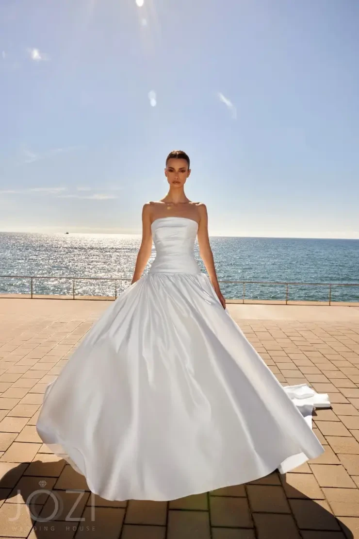 JAY By Gabbiano Price Range: $2699.00 - $4270.00 #1 Milk picture