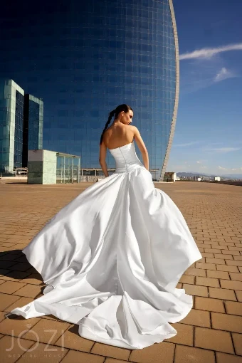 JAY By Gabbiano Price Range: $2699.00 - $4270.00 $4 Milk thumbnail