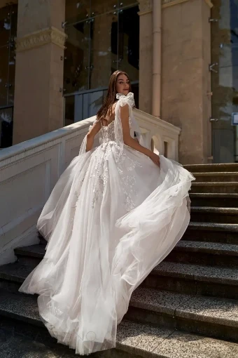 EVITA By Gabbiano Price Range: $2699.00 - $4270.00 $2 default White/Almond thumbnail