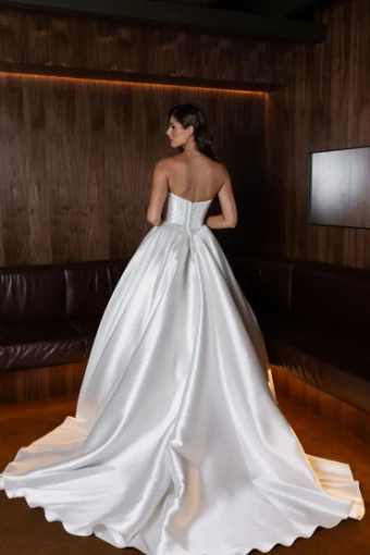 Poppy By Jack Sullivan Price Range: $2,200.00 - $4,750.00 $1 Ivory thumbnail