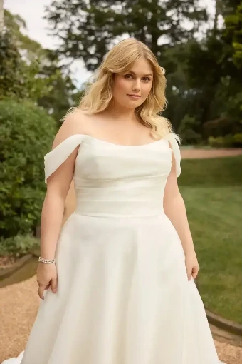 Rianne Buttons By Sophia Tolli Price Range: $1889.00-$4999.00 $2 Ivory thumbnail