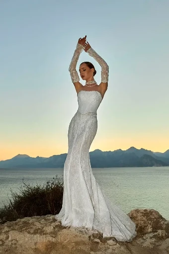 Praya Bodice and Train By Gabbiano Price Range: $2699.00 - $4270.00 $0 default Milk thumbnail