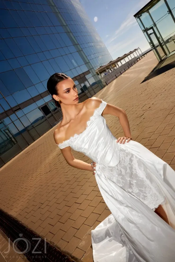 Praya Bodice and Train By Gabbiano Price Range: $2699.00 - $4270.00 #4 default Milk picture