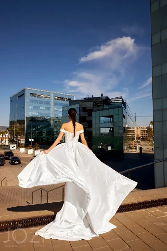 Praya Bodice and Train By Gabbiano Price Range: $2699.00 - $4270.00 $1 Milk thumbnail