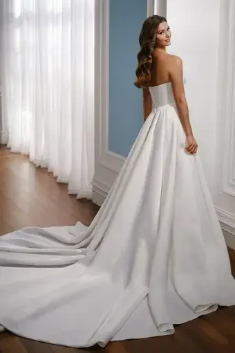 Austen By Martin Thornburg Price Range: $2550.00 - $4350.00 $2 default Diamond White thumbnail