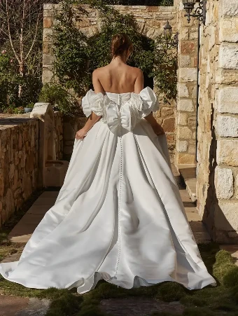 Alara By Tania Olsen Price Range: $1600.00 - $3200.00 $2 Vintage White thumbnail