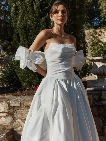 Alara By Tania Olsen Price Range: $1600.00 - $3200.00 $4 Vintage White thumbnail