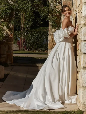 Alara By Tania Olsen Price Range: $1600.00 - $3200.00 $3 Vintage White thumbnail