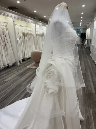 314, 30"/45", 2 Tier, 3/4 Width, Rouched Top Horsehair hem $1 Silk White thumbnail