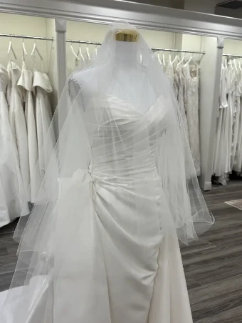 201, 108"/33", 2 tier, 3/4 width, Ruched Top $1 Silk White thumbnail
