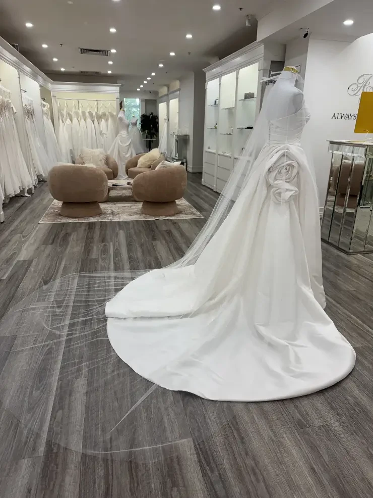 201, 118", 1 tier, 3/4 width, Flat Top #1 Silk White picture