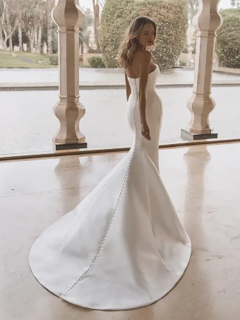 Valencia By Enzoani $4 Ivory thumbnail