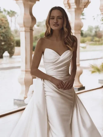 Valencia By Enzoani $2 Ivory thumbnail