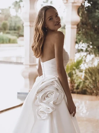 Valencia By Enzoani $1 Ivory thumbnail