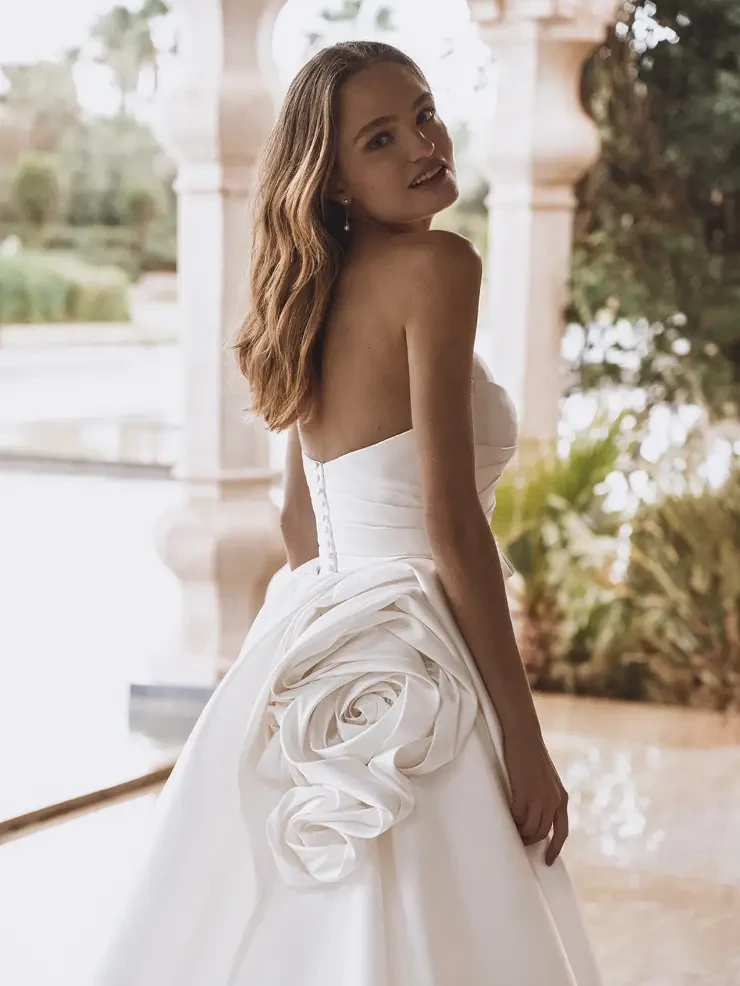 Valencia By Enzoani #1 Ivory picture