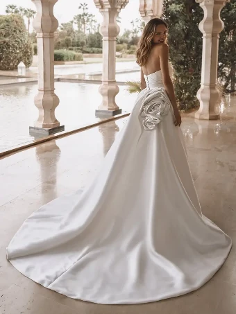 Valencia By Enzoani $5 Ivory thumbnail